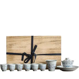 صندوق خشبي مكتوب عليه بخط اليد قصيدة ليلة باردة ,Wooden box handwritten with the poem Cold Night