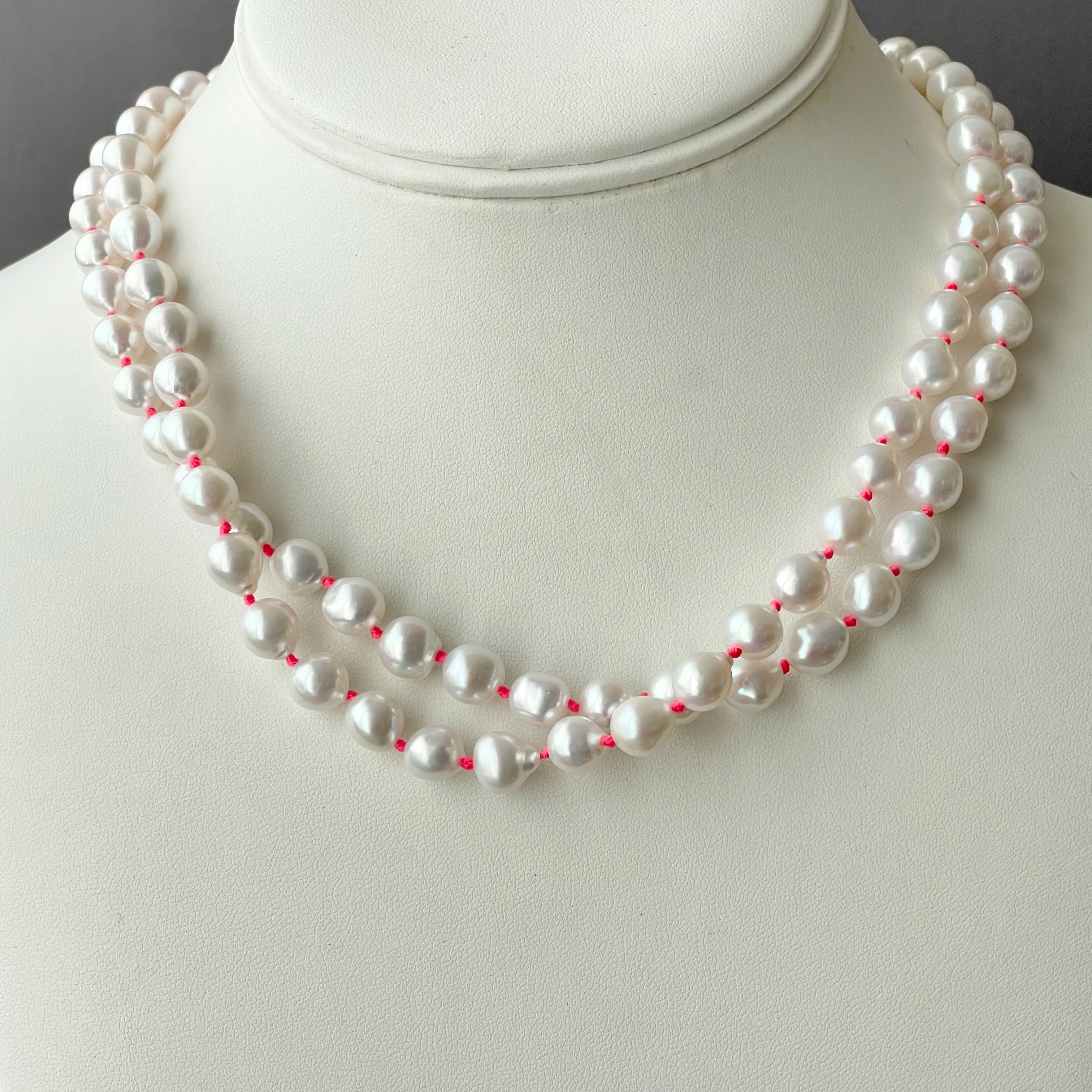 ELEGANT YET FUN - CLASSIC WHITE PEARLS ON NEON PINK KNOTS