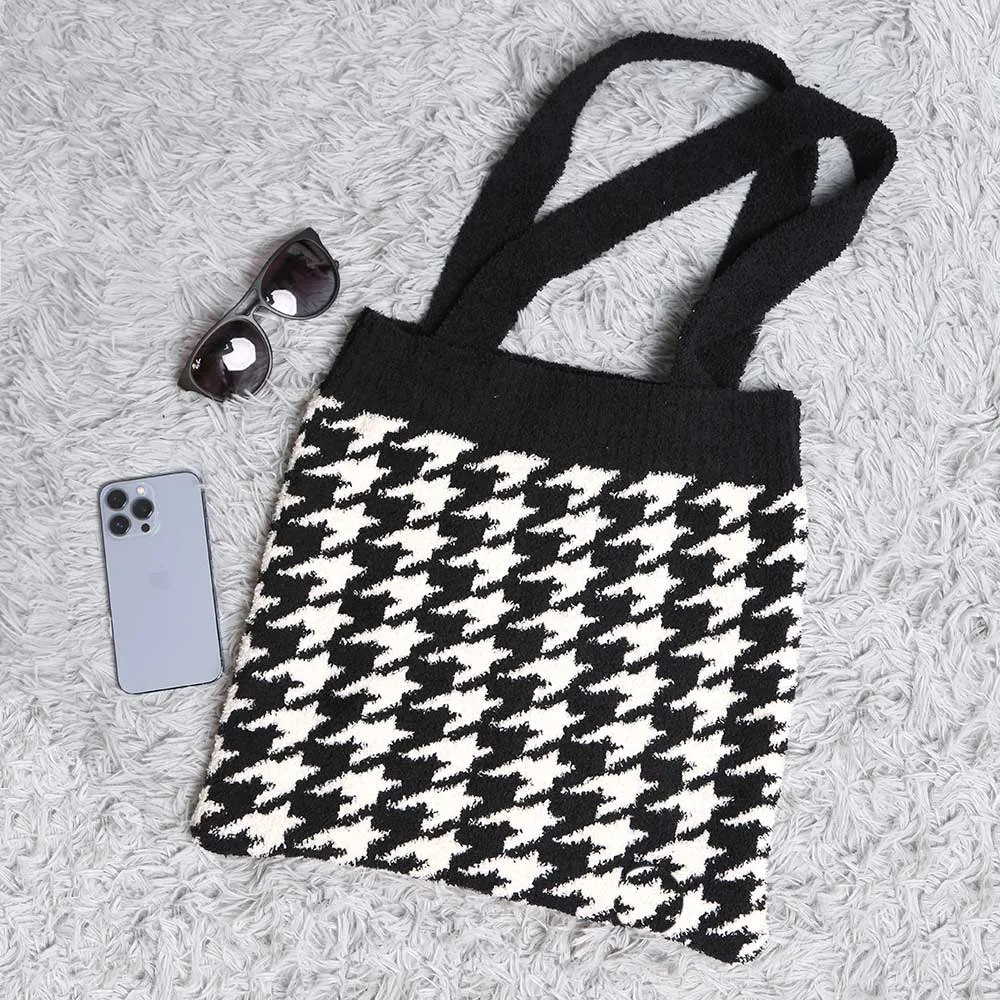 iLLASPARKZ Houndstooth Knit Tote Bag