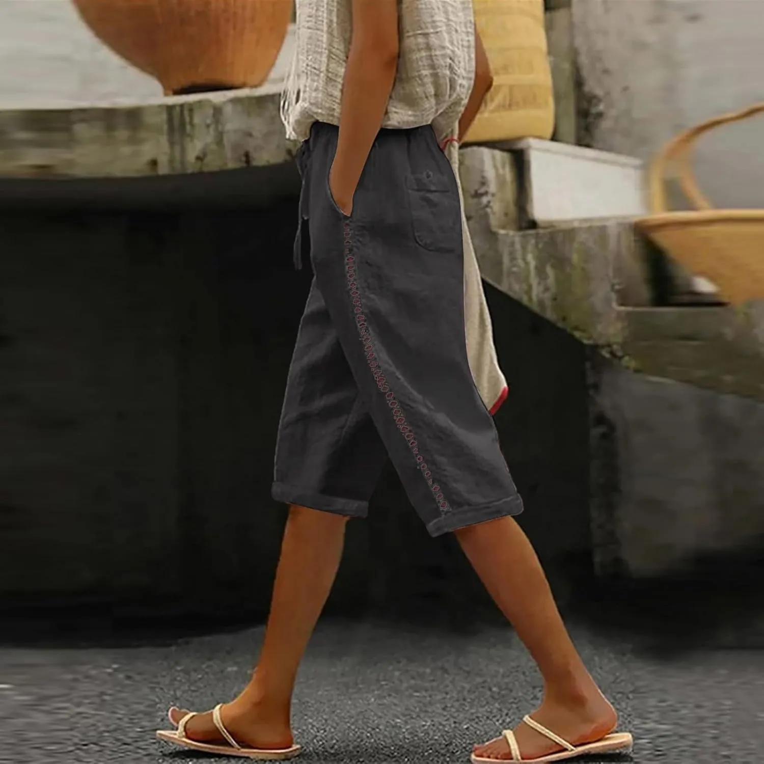Women Linen Cropped Pants Casual Side Hollow Design Capri Pants Summer Breathable Travel Beach Trousers with Pockets
