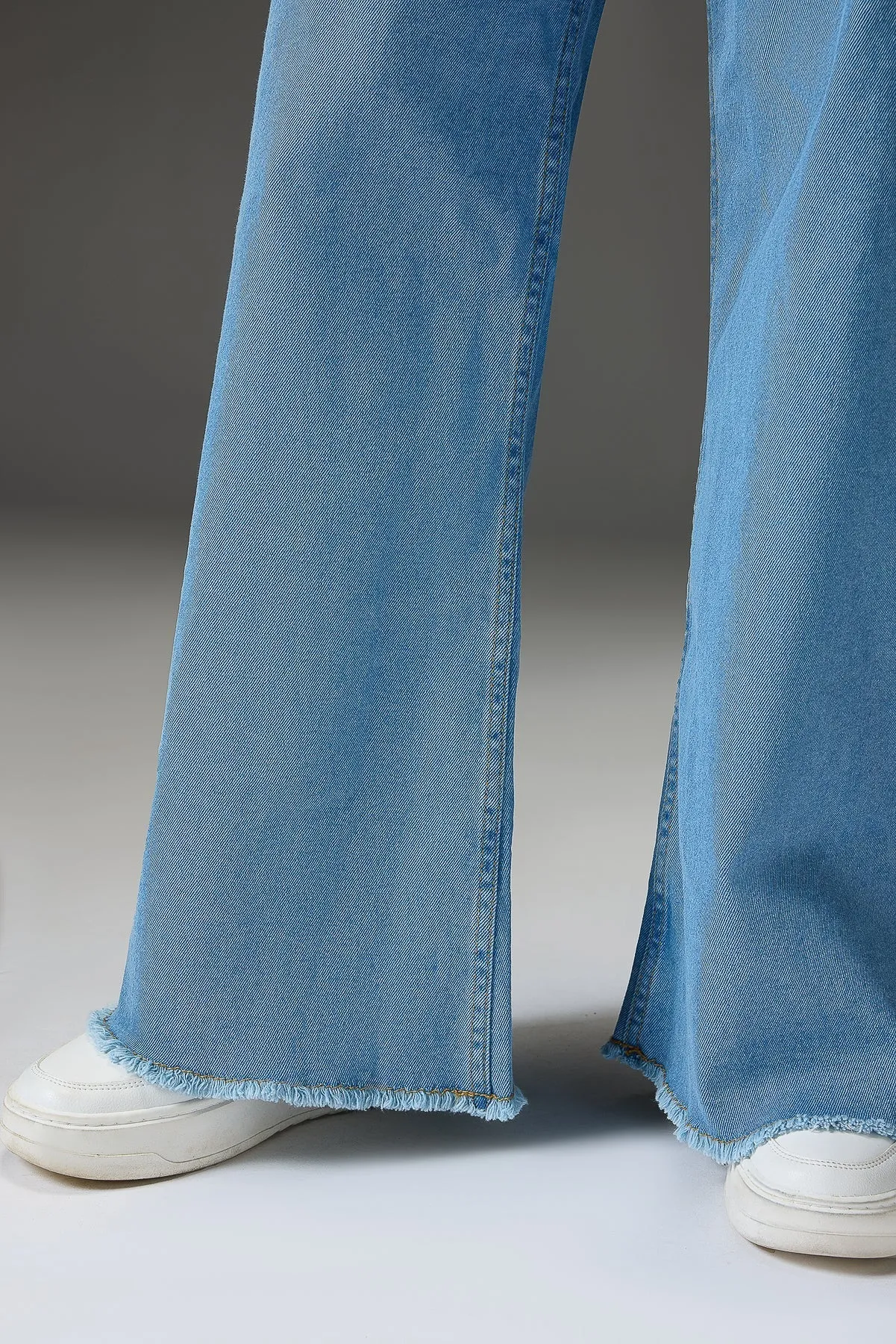 ZARA Light Blue Utility Pocket Wide-Leg Frayed Hem Jeans.